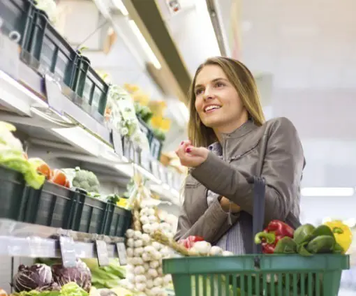 woman-in-grocery-store